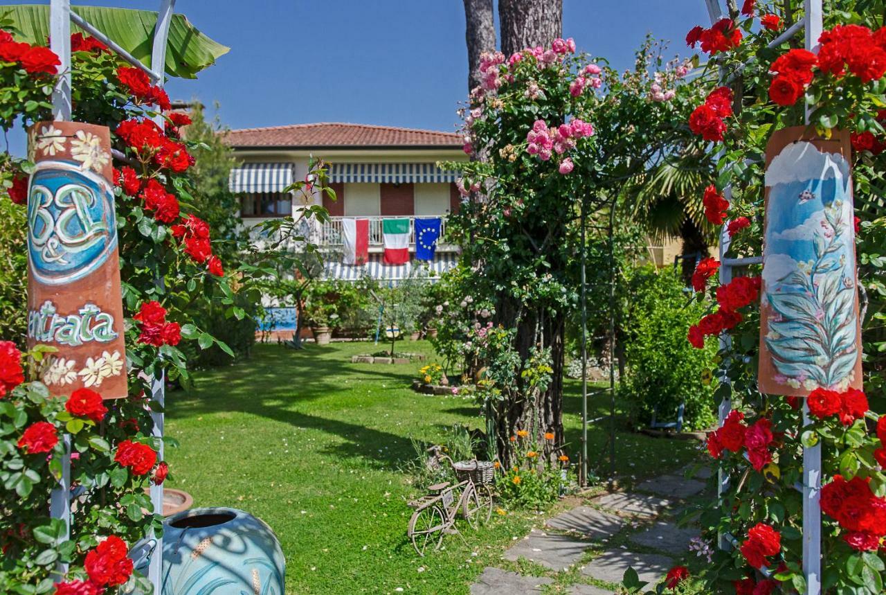 B&B Due Passi Dal Mare Cinquale Zewnętrze zdjęcie